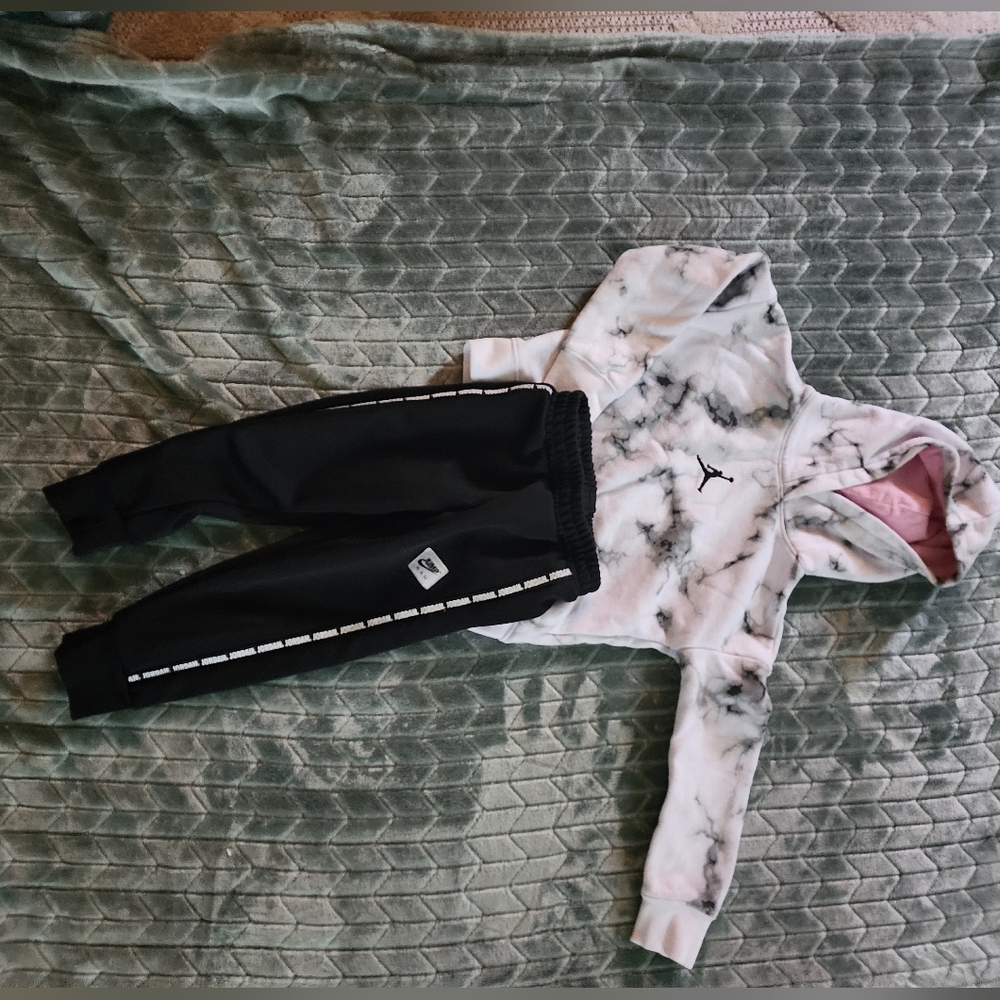 Toddler girls two-piece Jordan set